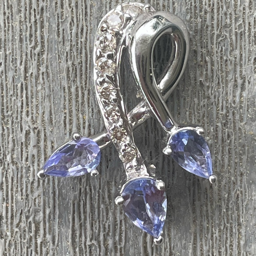 Elegant White Gold, Diamond and Tanzanite Gemstone Pendant